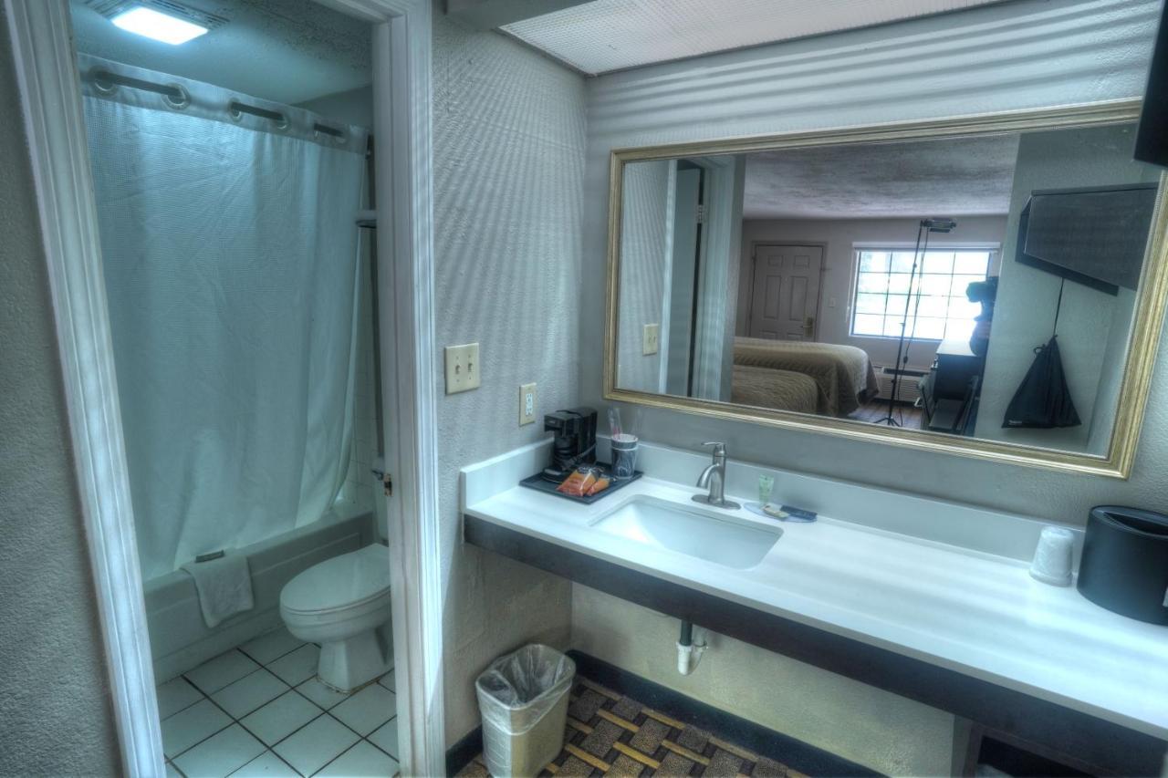 Amerivu Inn & Suites - Helen - Downtown ภายนอก รูปภาพ