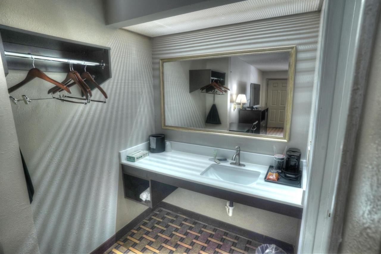 Amerivu Inn & Suites - Helen - Downtown ภายนอก รูปภาพ
